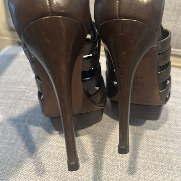 Tory Burch Gladiator Heels. Brown leather - size 6.5M - Picture 12 of 17